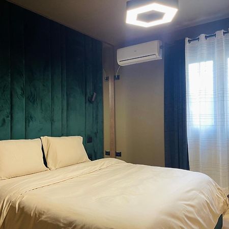 Dea'S Apartment: Hidden Gem Tirana Buitenkant foto
